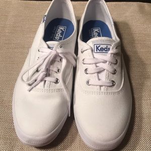 Keds white size 5 brand new. Never worn.